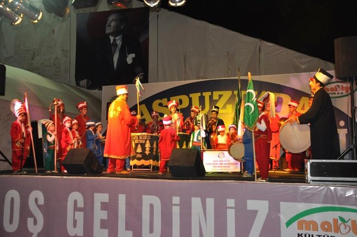 Anaokulu Öğrencileri Mehteran Gösterisi Yaptı