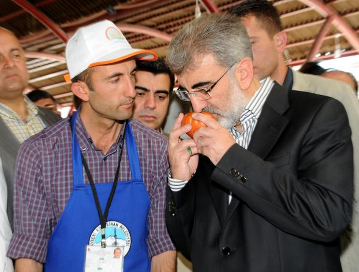 Bakan Yıldız Organik Pazar Açtı