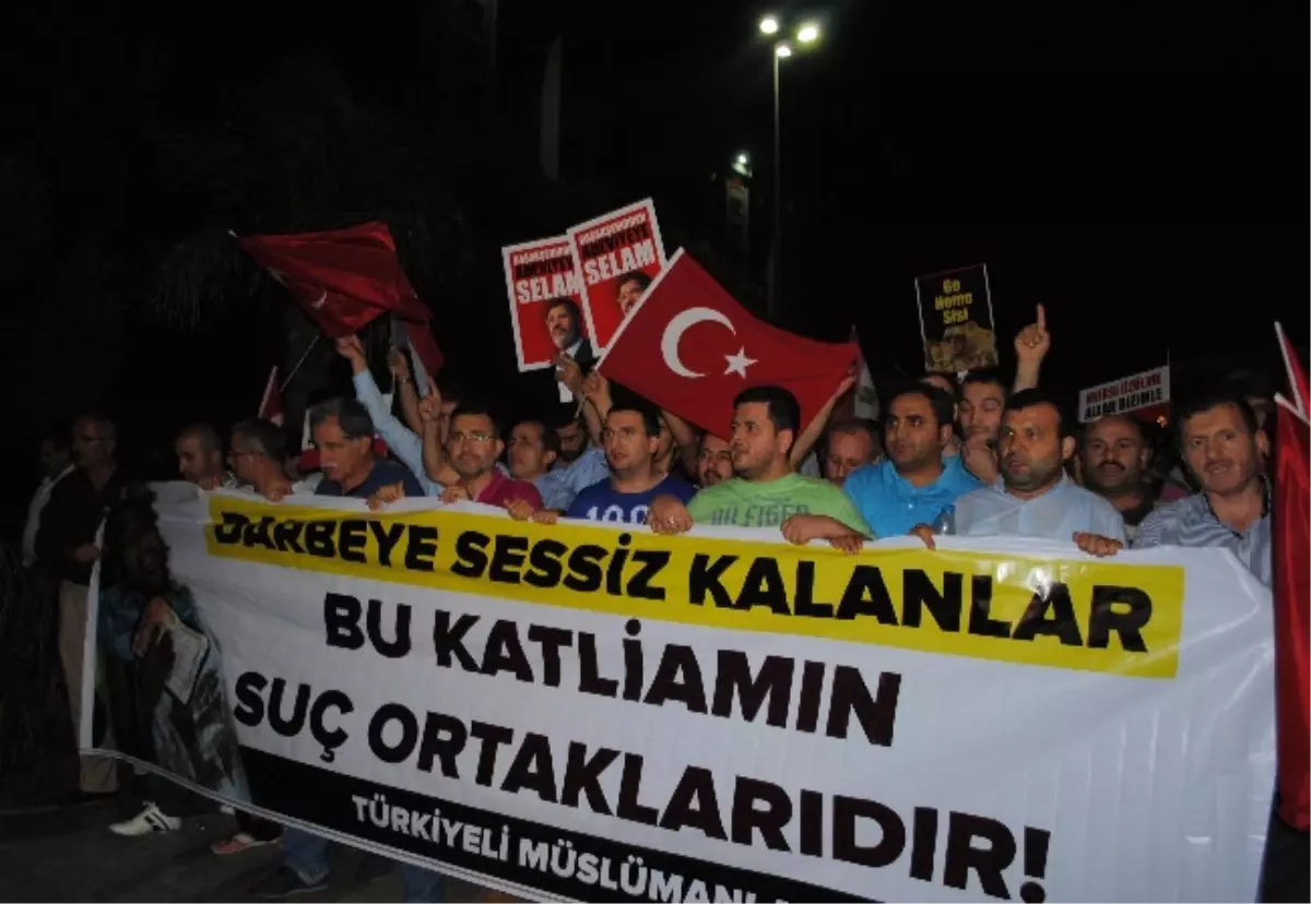Başakşehir Halkı Mısır\'daki Askeri Darbeyi Protesto Etti