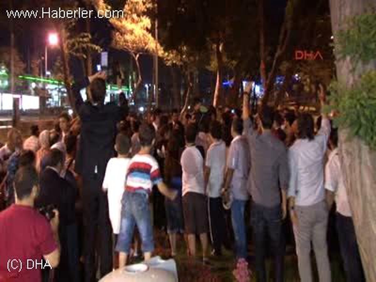 Başbakan Parkta Vatandaşlarla Bir Araya Geldi