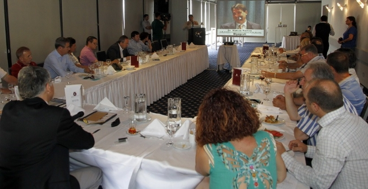Başkan Tartan \'2023\'e Doğru Kentleşme\' Konulu Söyleşisine Katıldı