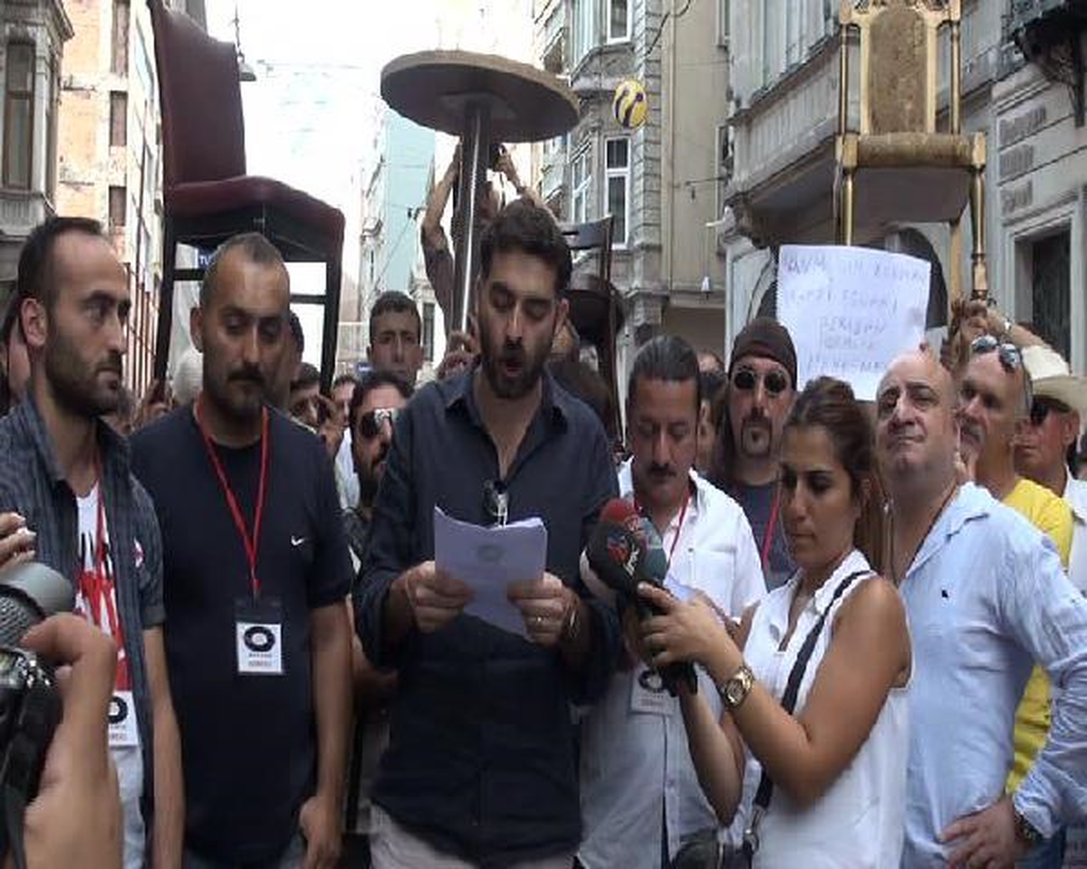 Beyoğlu Esnafından Masa Sandalye Eylemi