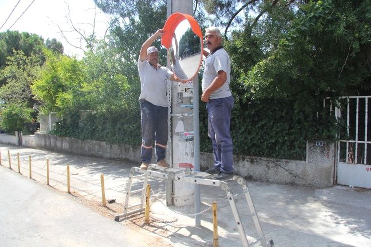 Burhaniye\'de Ören Trafiğine Aynalı Önlem