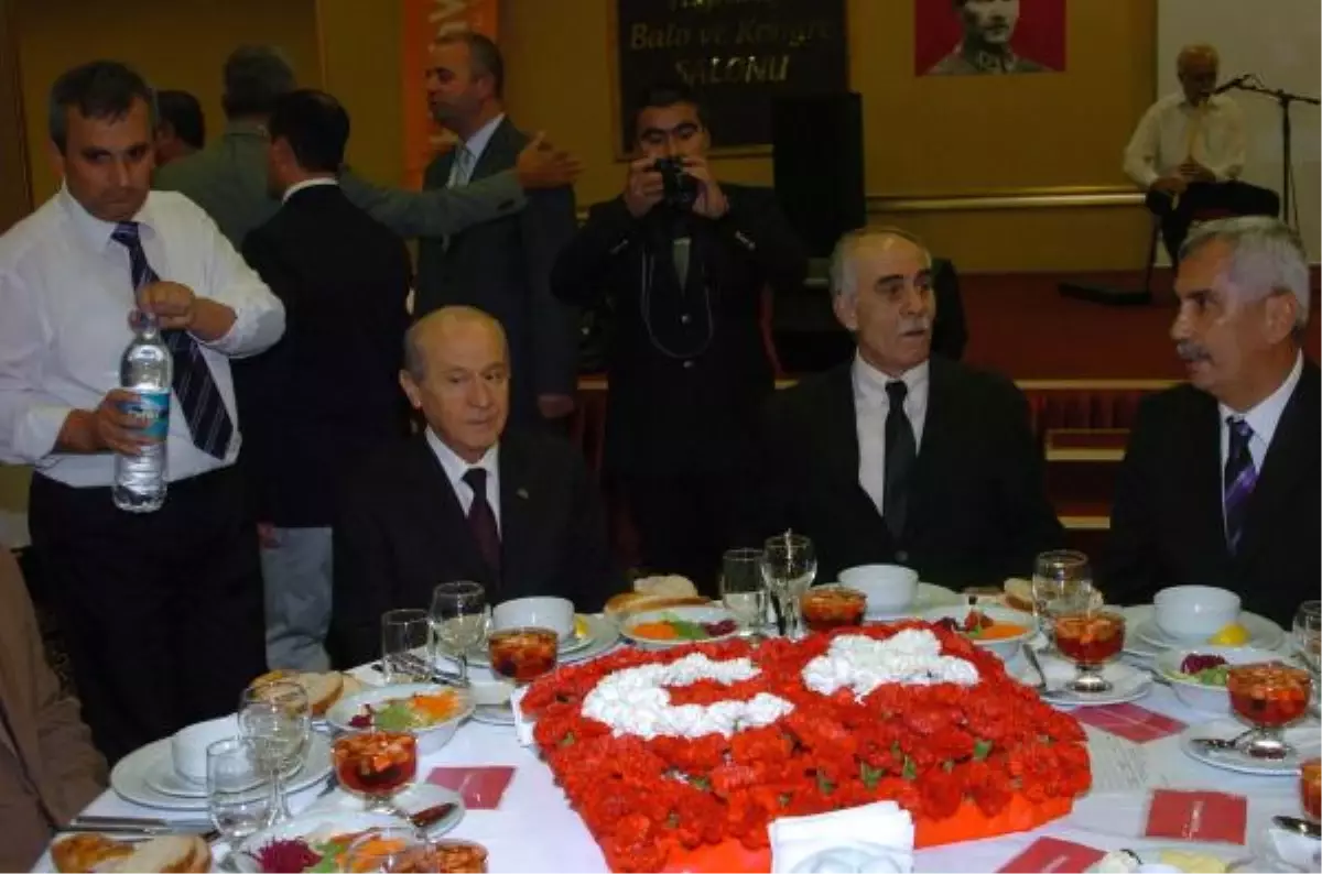 Devlet Bahçeli Bolu\'da İftara Katıldı