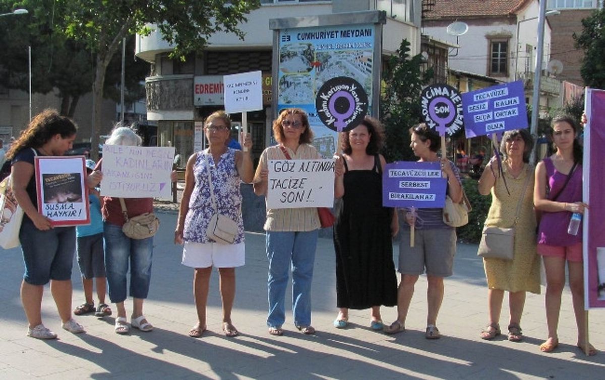 Edremit\'te Körfez Kadınları Tecavüz ve Cinsel Tacizi Protesto Etti