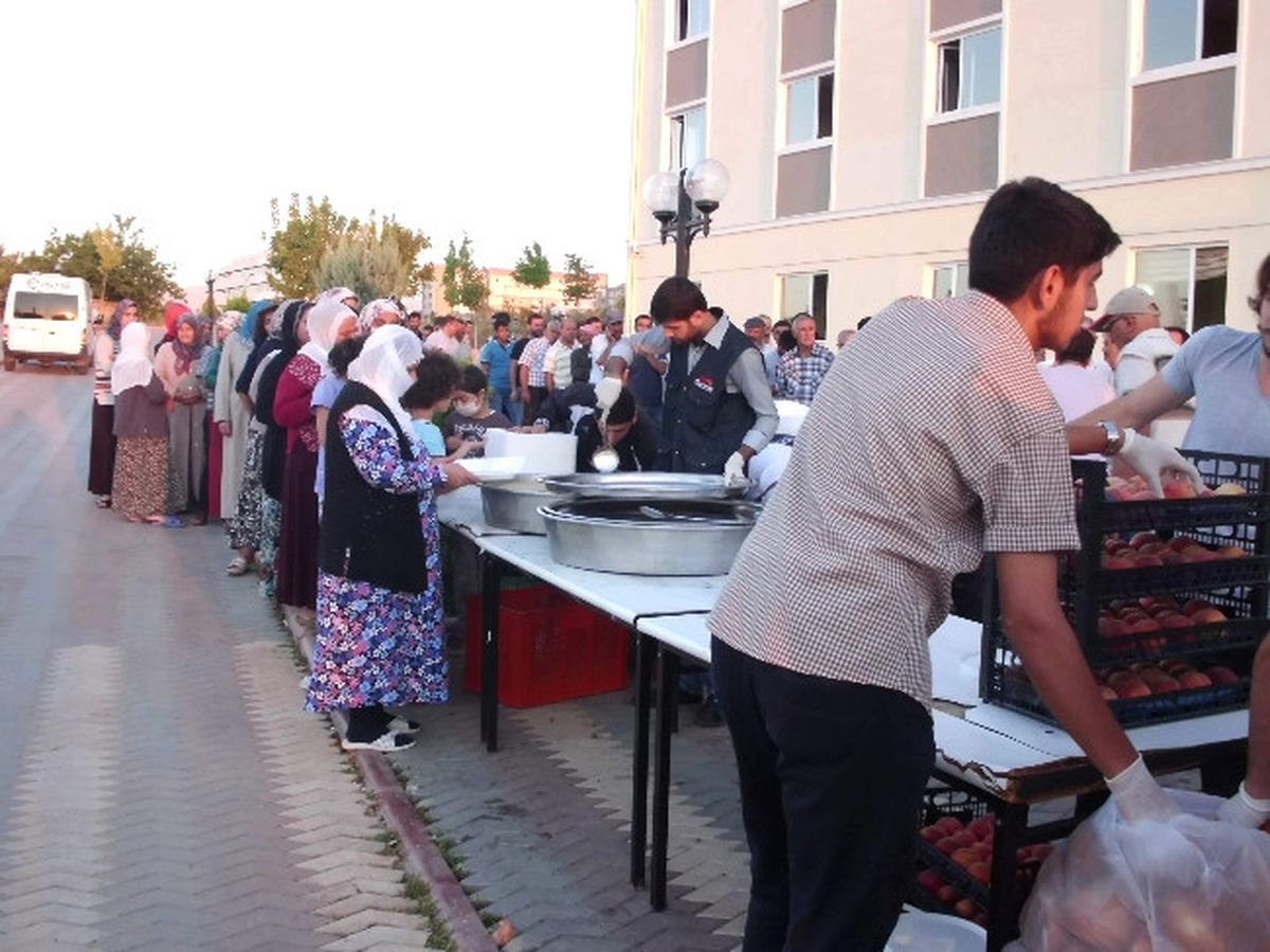 Hasta Yakınlarına Her Gün İftar Veriyorlar