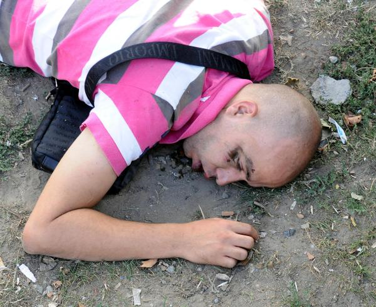 
Kapkaççılardan Kaçan Turist Bariyerlerden Düştü
 