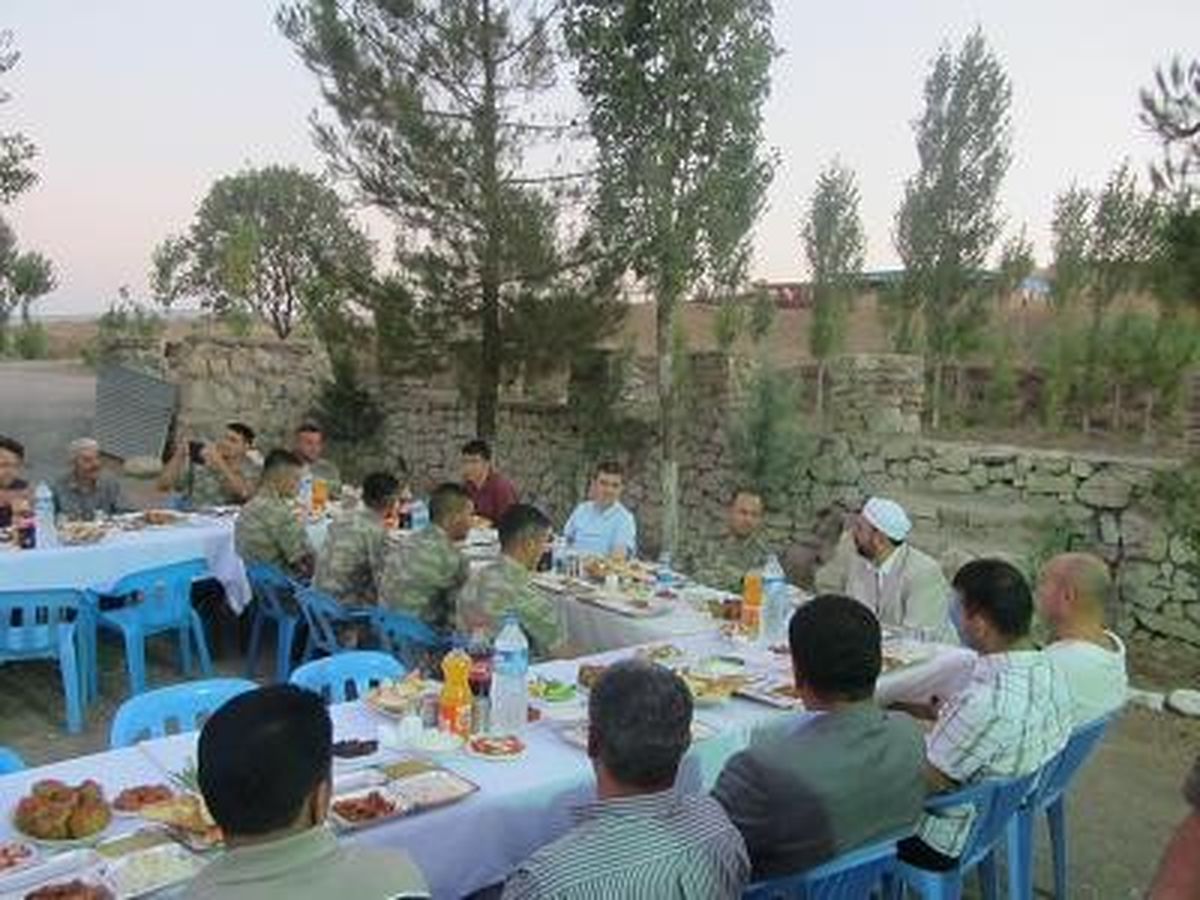 Kaymakam Mehmetçikle İftar Yemeğinde Buluştu