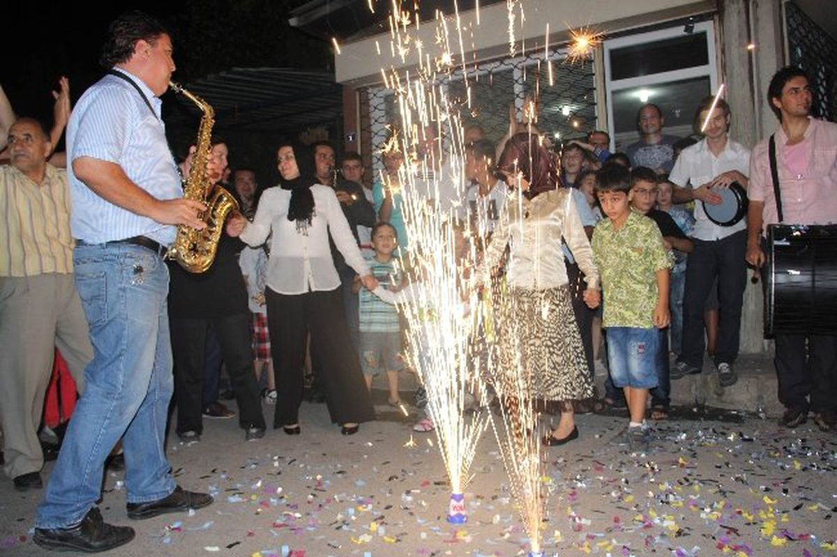 Kocaeli\'de Asırlık Sahur Eğlencesi