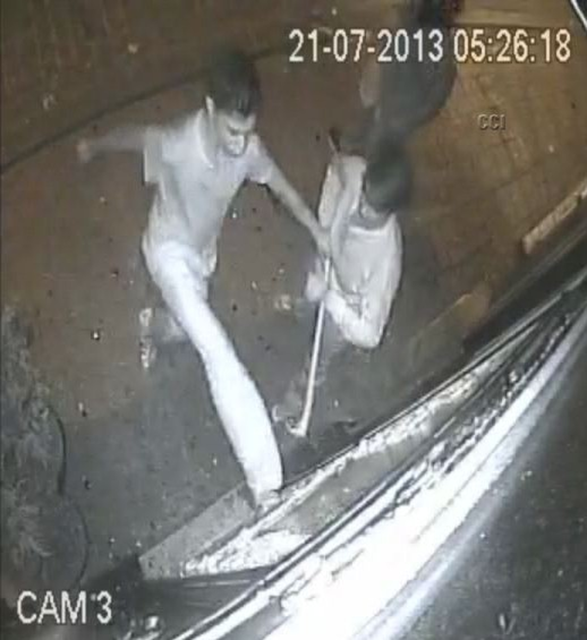 (Özel Haber) Beyoğlu\'nda Göstericiler Bir İşyerine Saldırdı