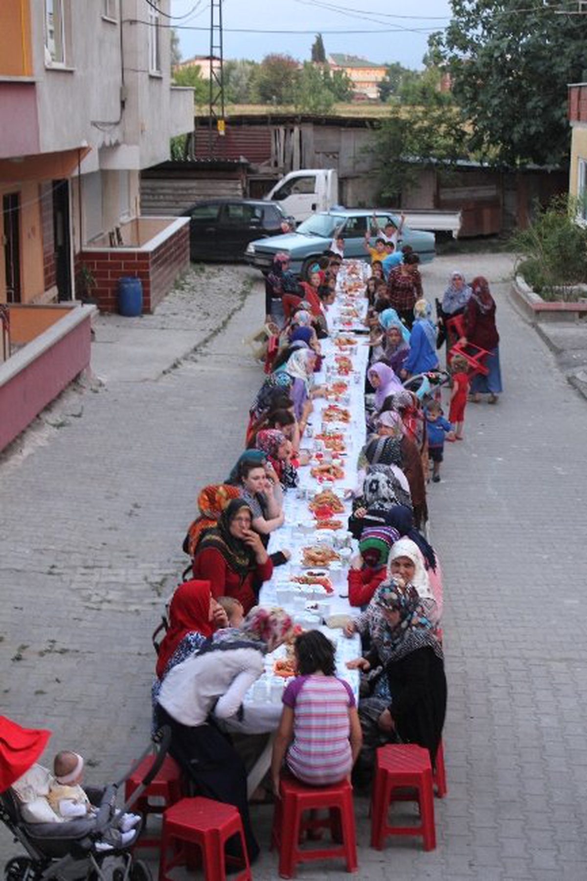 Özlenen Komşuluk İlişkisi Küpçüler\'de Sürüyor