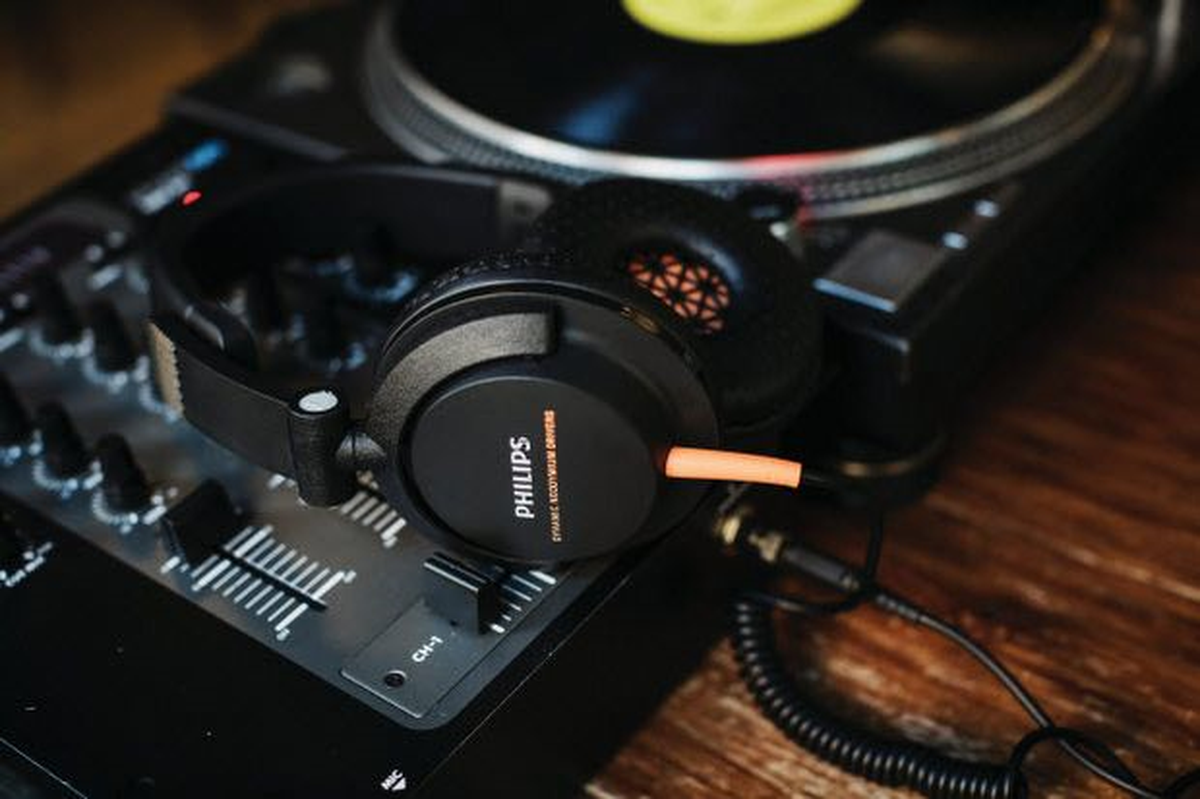 Philips\'ten DJ tipi kulaklık!