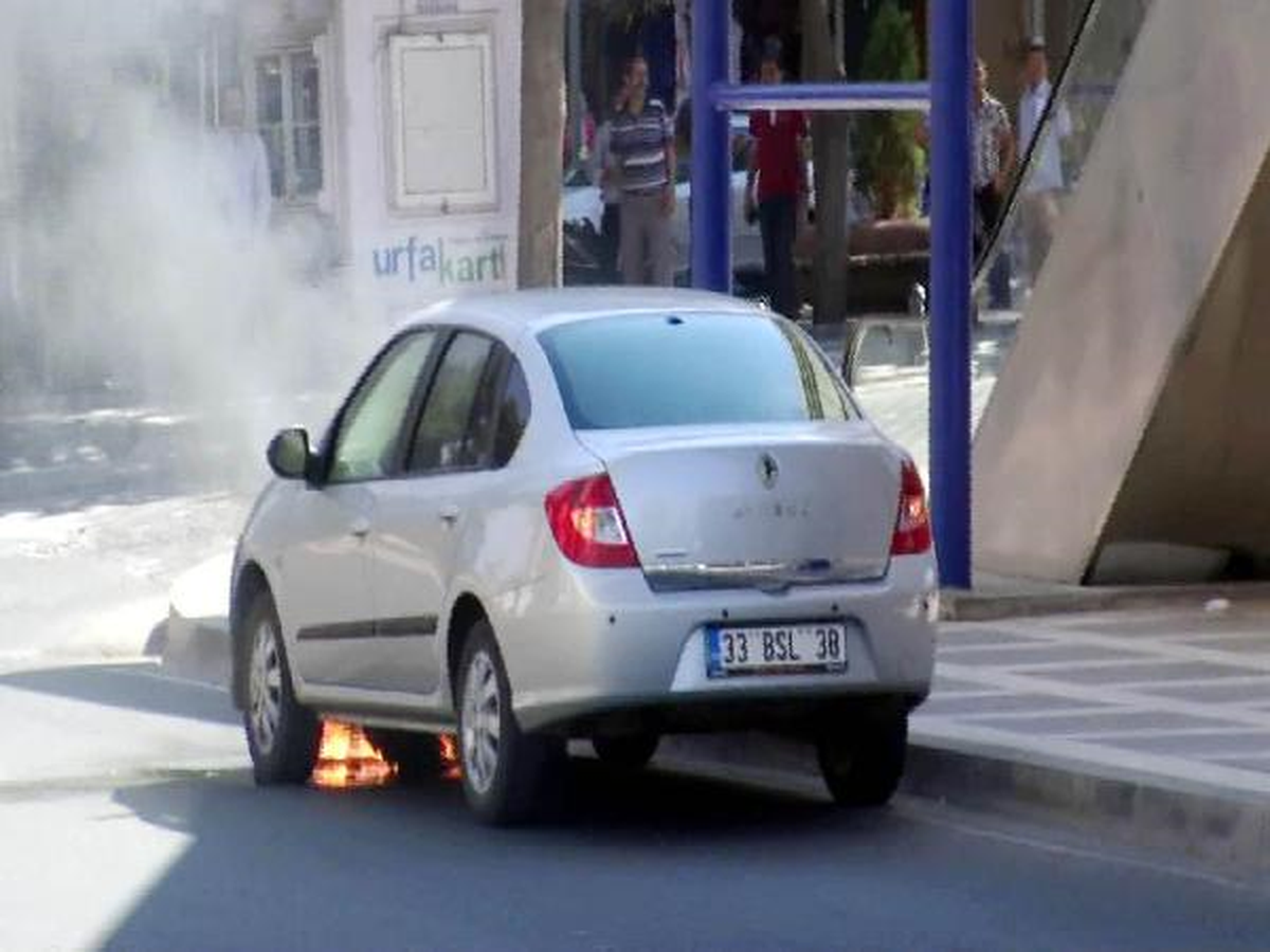 Şanlıurfa\'da Otomobilde Yangın Paniği
