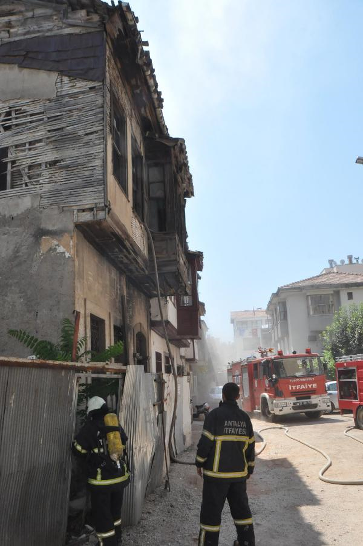 Tarihi Konak Yandı