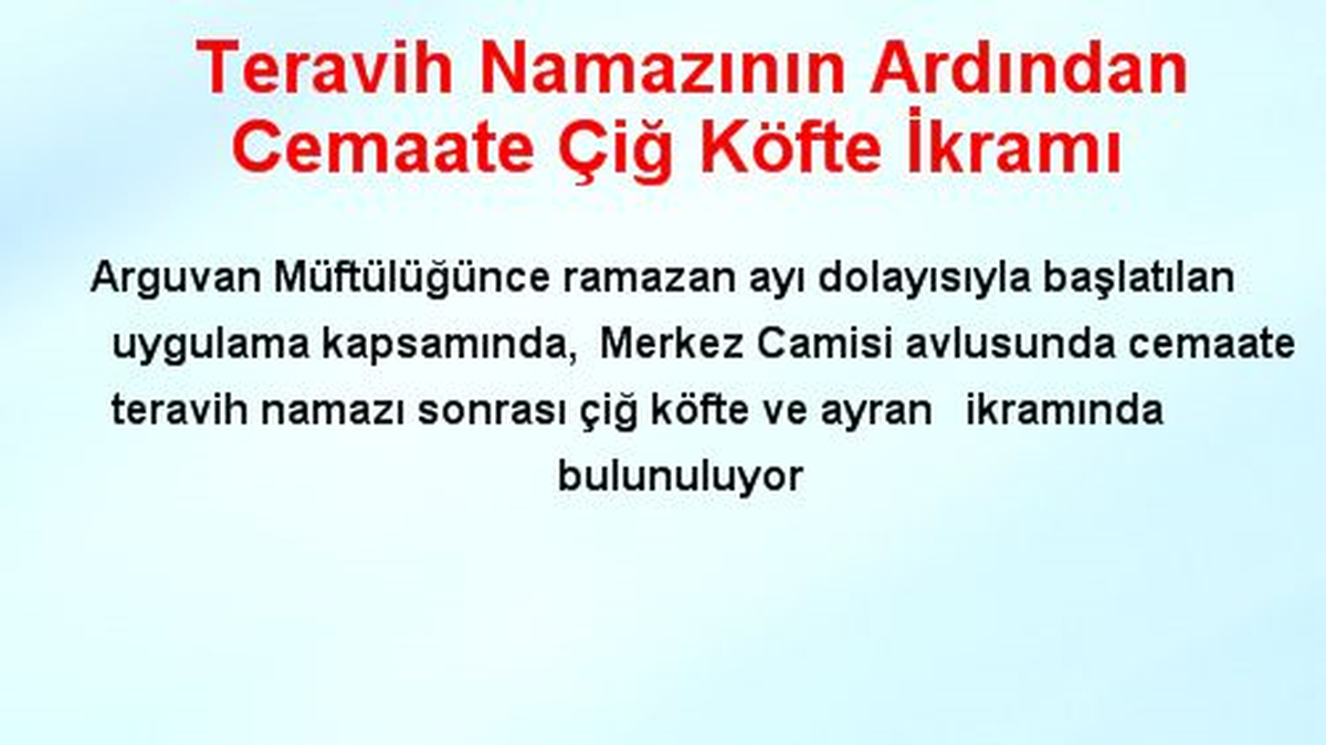 Teravih Namazının Ardından Cemaate Çiğ Köfte İkramı