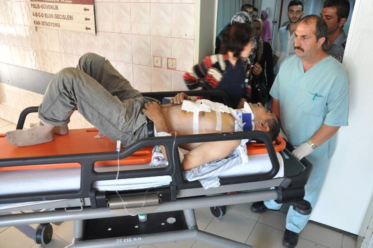 Traktör ile Ağaç Arasına Sıkışan Sürücü Yaralandı