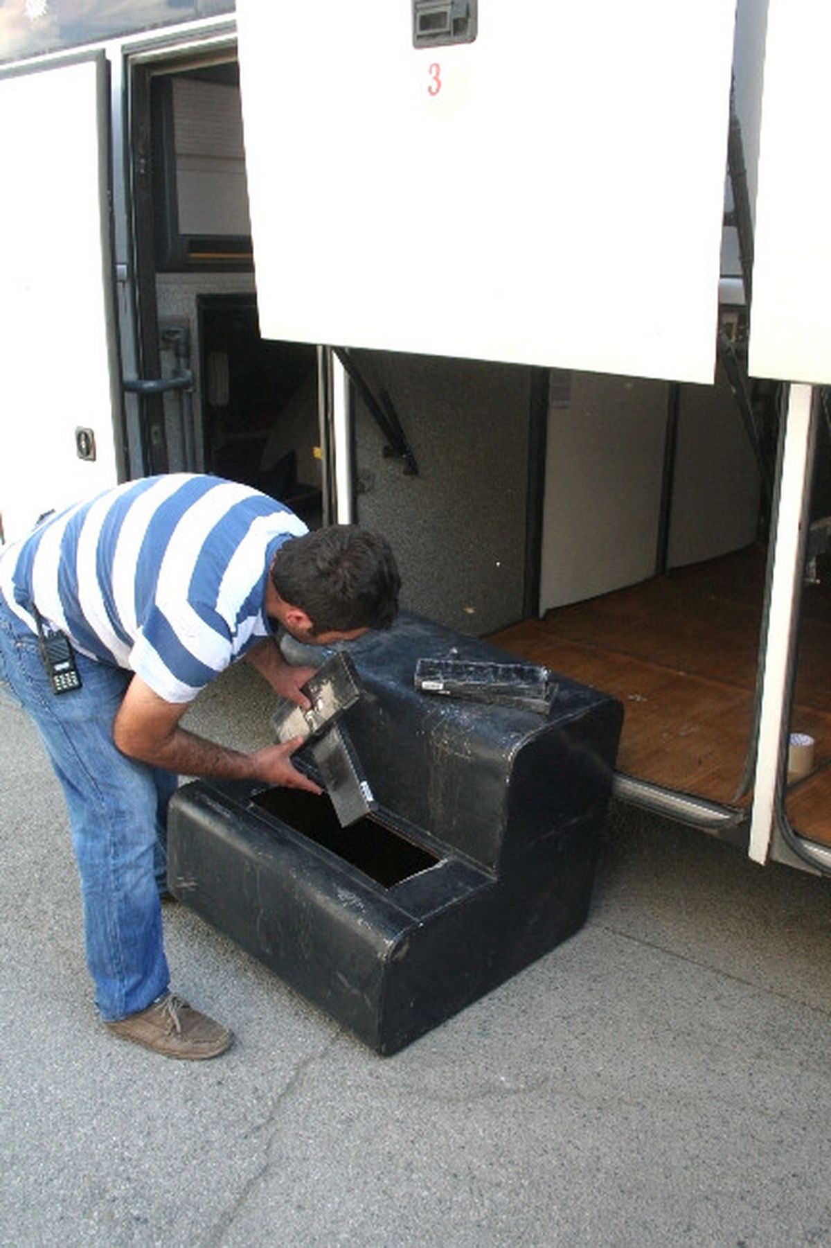 Turist Otobüsünden 20 Bin Paket Kaçak Sigara Çıktı