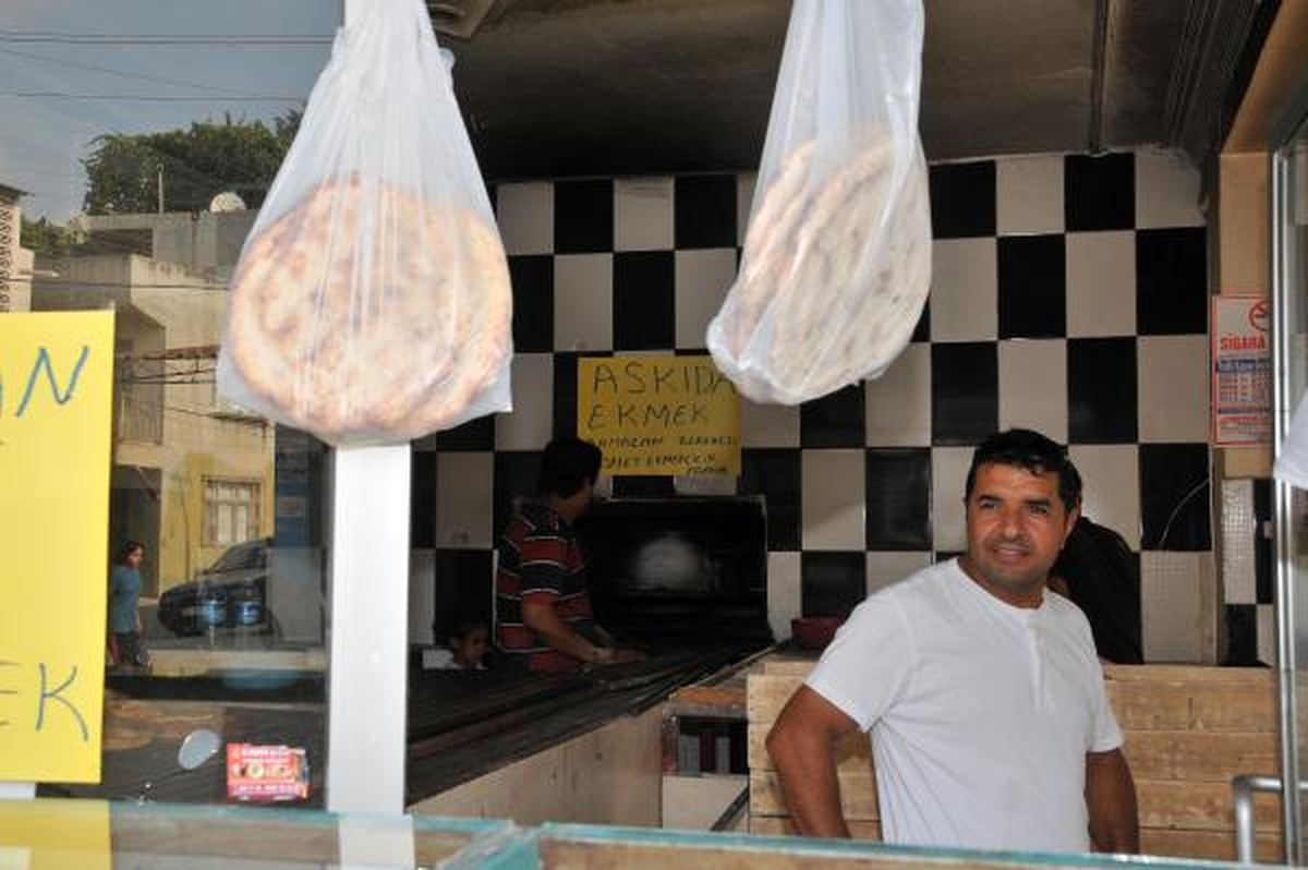 Adana'da 'Askıda Ekmek' Uygulaması
