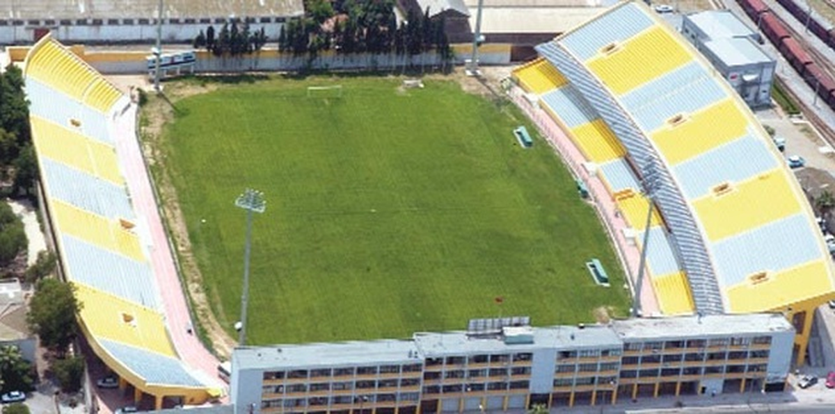 Alsancak Stadı\'nın Zemini Yenileniyor