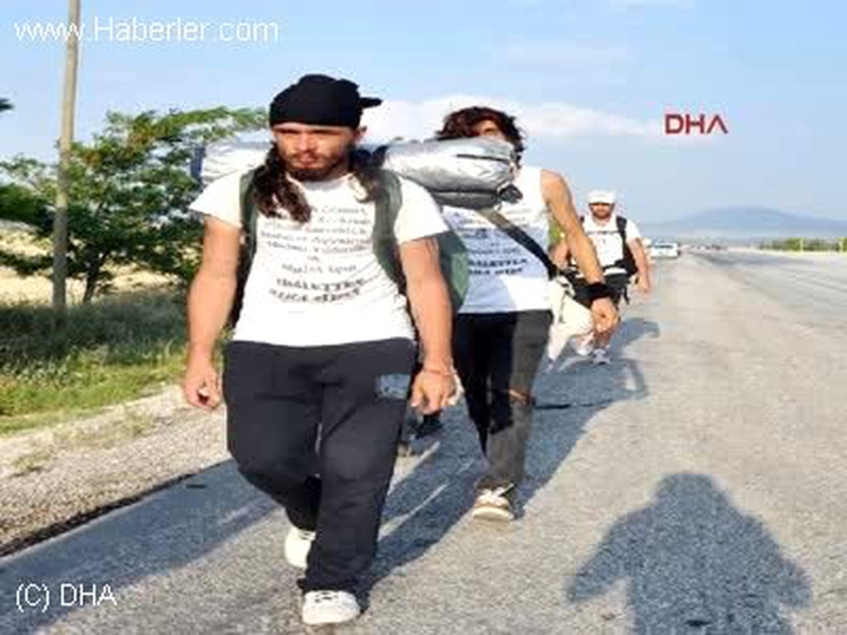 Antalya Polisten Yürüyüşçülere Araçla Bırakalım, Yürümüş Gibi Yapar Devam Edersiniz