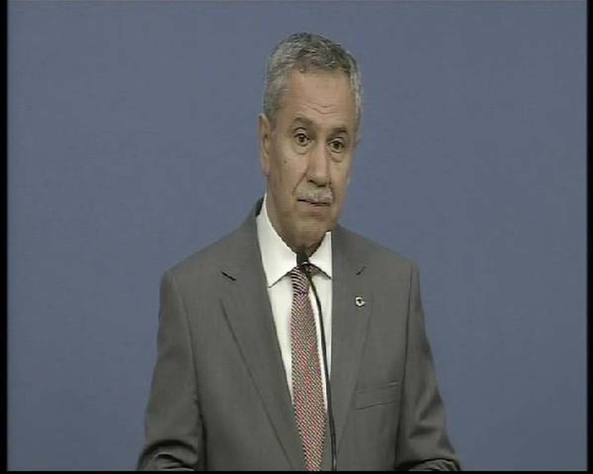 Arınç: (Öcalan\'nın Basın Toplantısı) Bir Hükümlünün Basın Toplantısı Yapması Mümkün Görünmemektedir