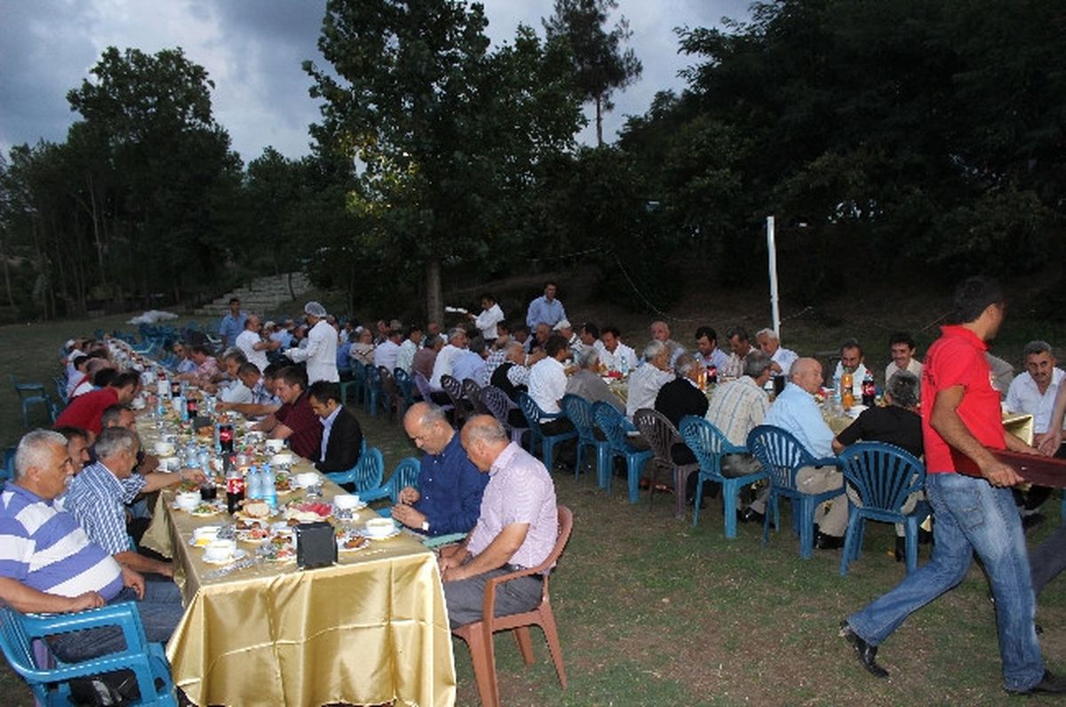 Arkeoloji Vadisi\'nde İftar Yemeği