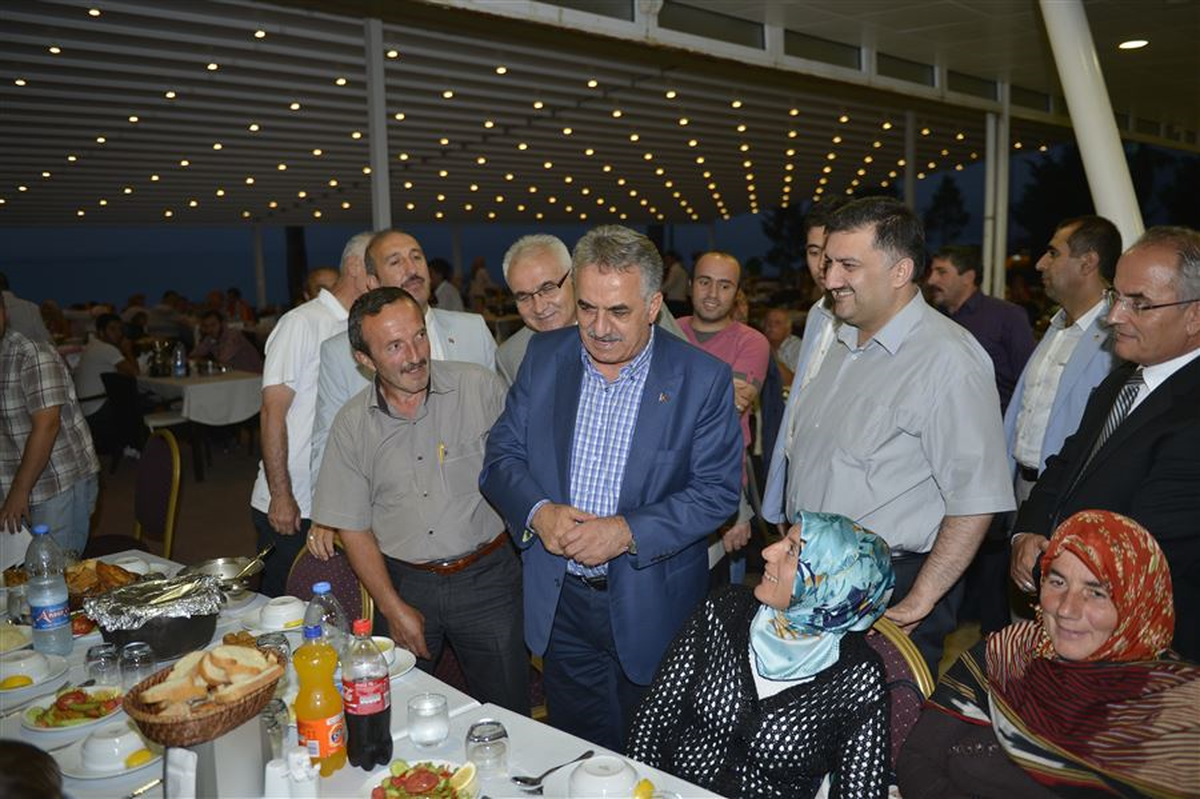 Bakan Yazıcı, İftarda Muhtarlarla Bir Araya Geldi