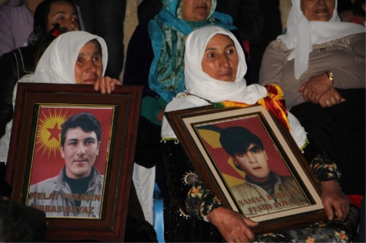 Başkale\'de PKK\'lıların Ailelerine İftar Yemeği