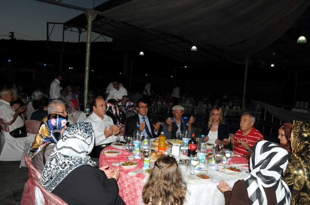 Belediye Başkanı Ok, Şehit Ailelerine İftar Verdi