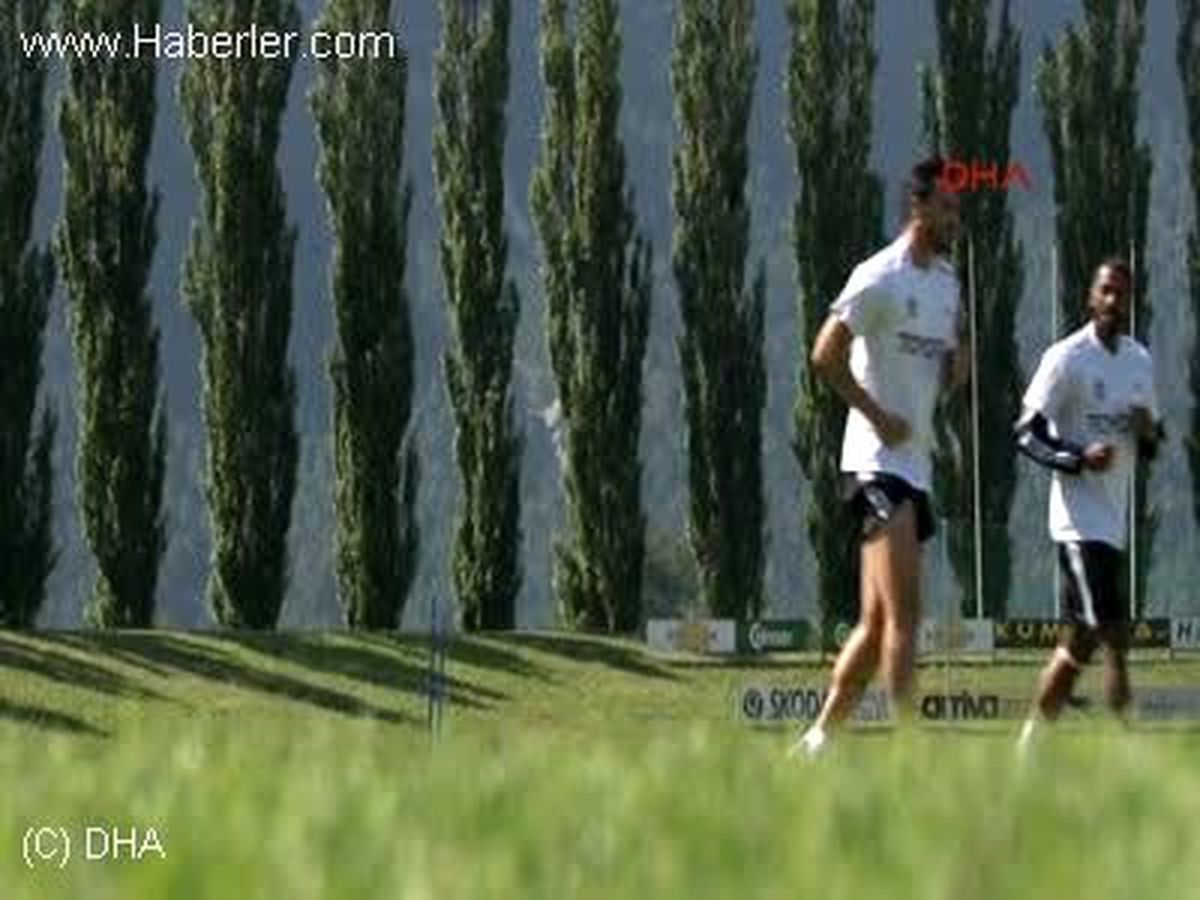 Beşiktaş\'ın Antrenmanına Ersan Gülüm\'ün Şakaları Damga Vurdu