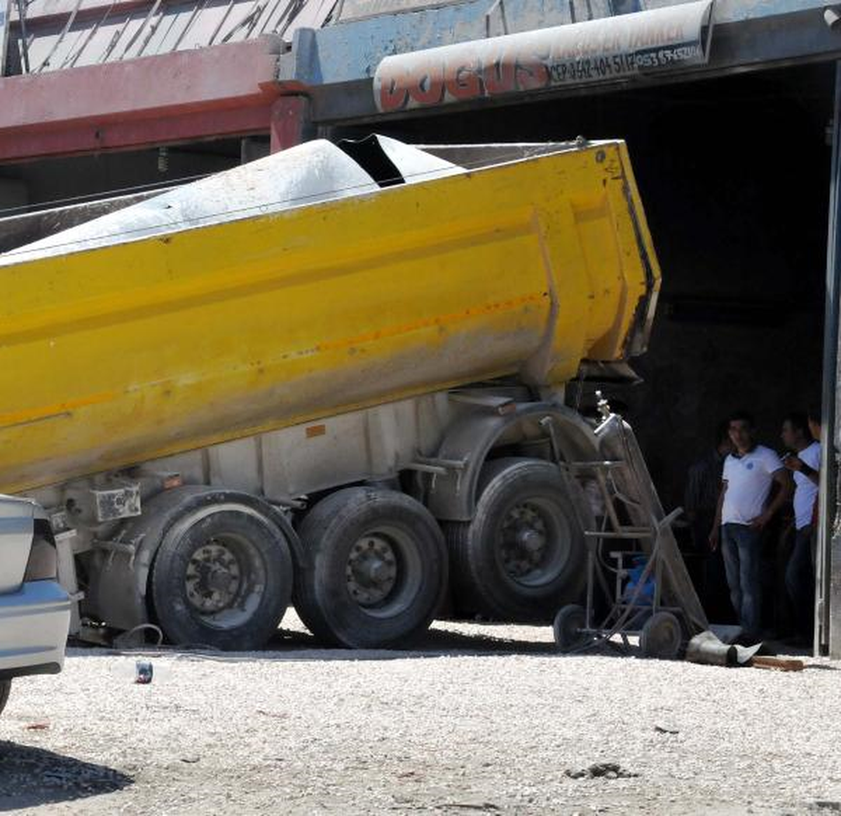 Boş Yakıt Tankı Patladı: 2 Yaralı