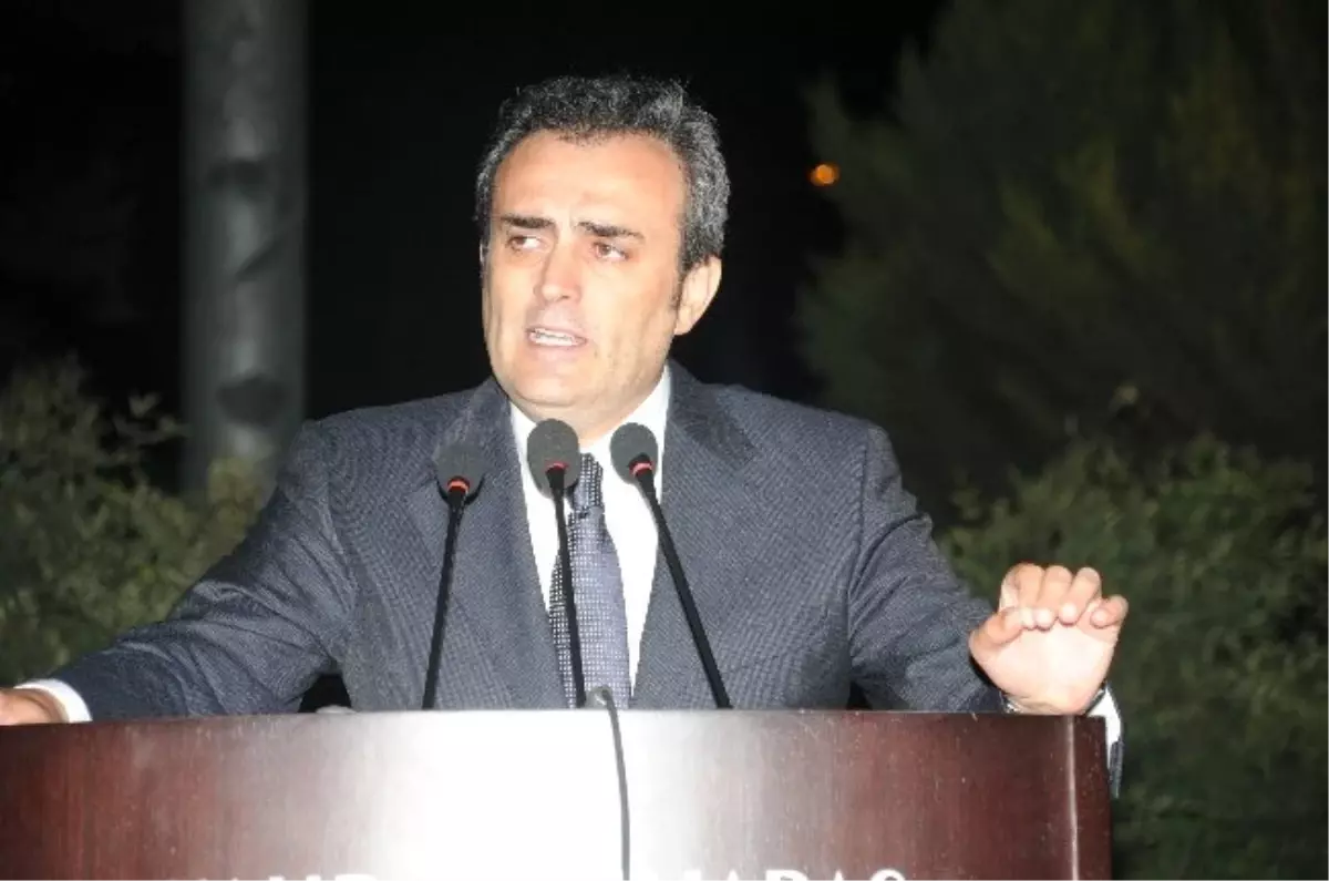 Dış Politikayı Mehmet Akif\'in Dizeleriyle Anlattı