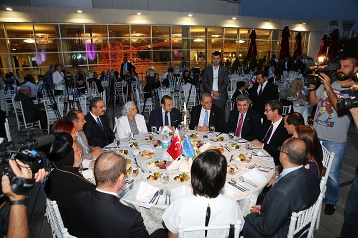 AB Bakanı Bağış İftar Yemeği Verdi