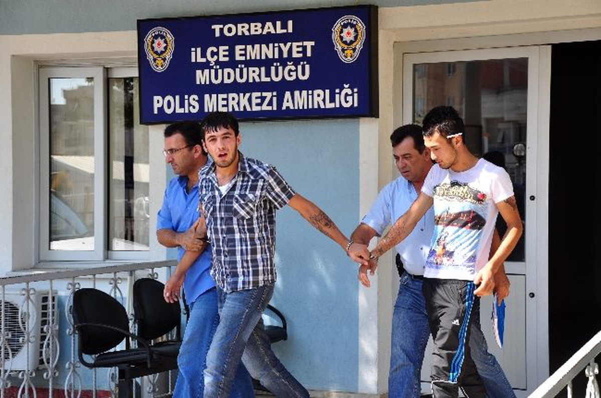 Evin Önünden Kilitli Motosikleti Çaldılar, Yakalandılar