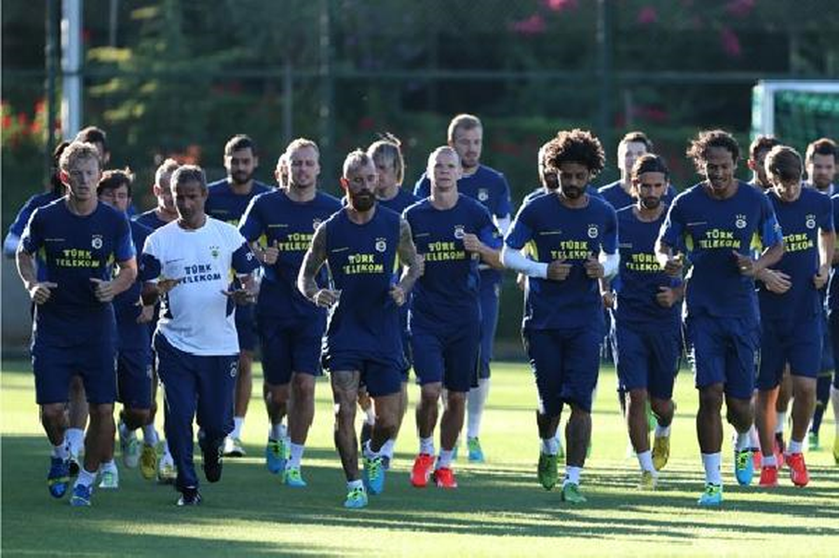 Fenerbahçe, Çalışmalarını İstanbul\'da Sürdürdü