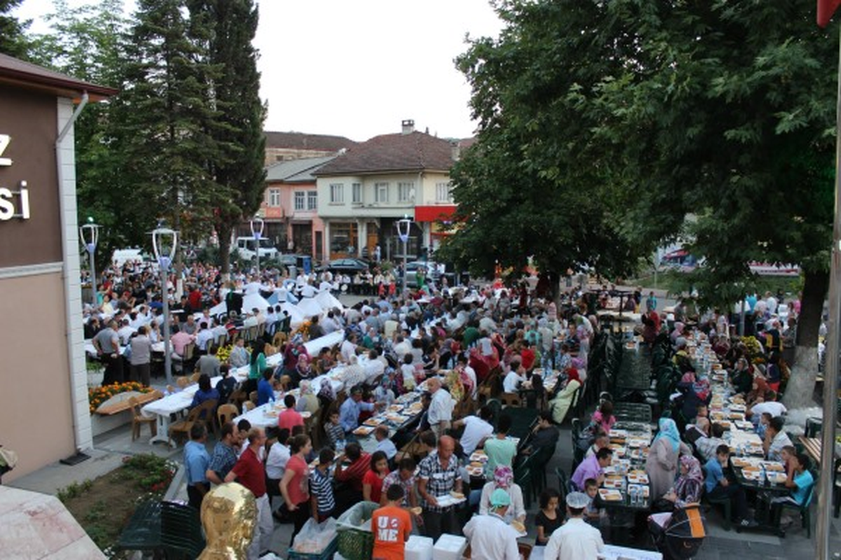 Halka Açık İftar Yemeği Milletvekili Tunç\'un Katılımı ile Gerçekleşti