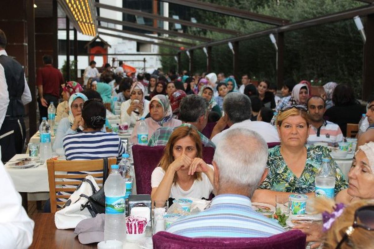 İçten\'den Parti Teşkilatına İftar Yemeği