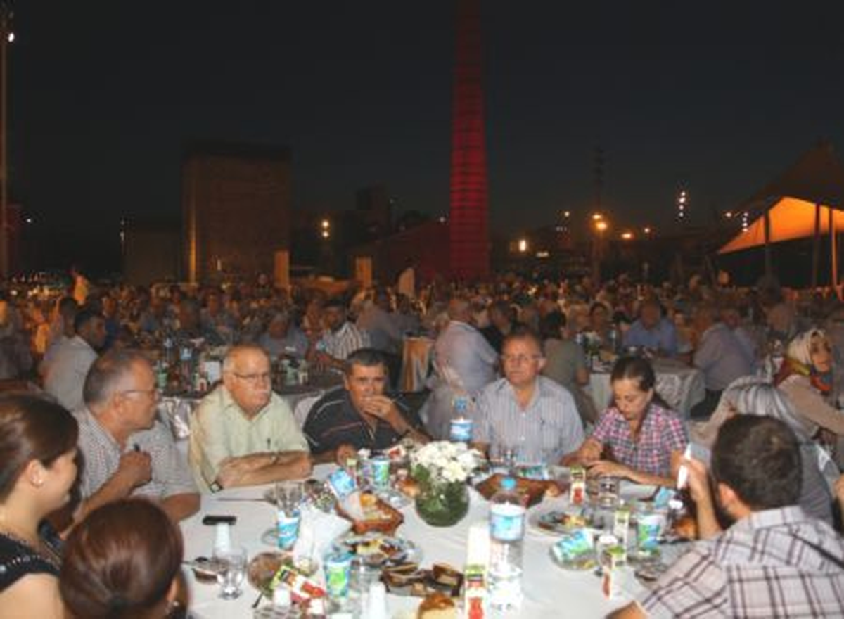 İzmir Büyükşehir Belediyesi, Muhtarlara İftar Verdi