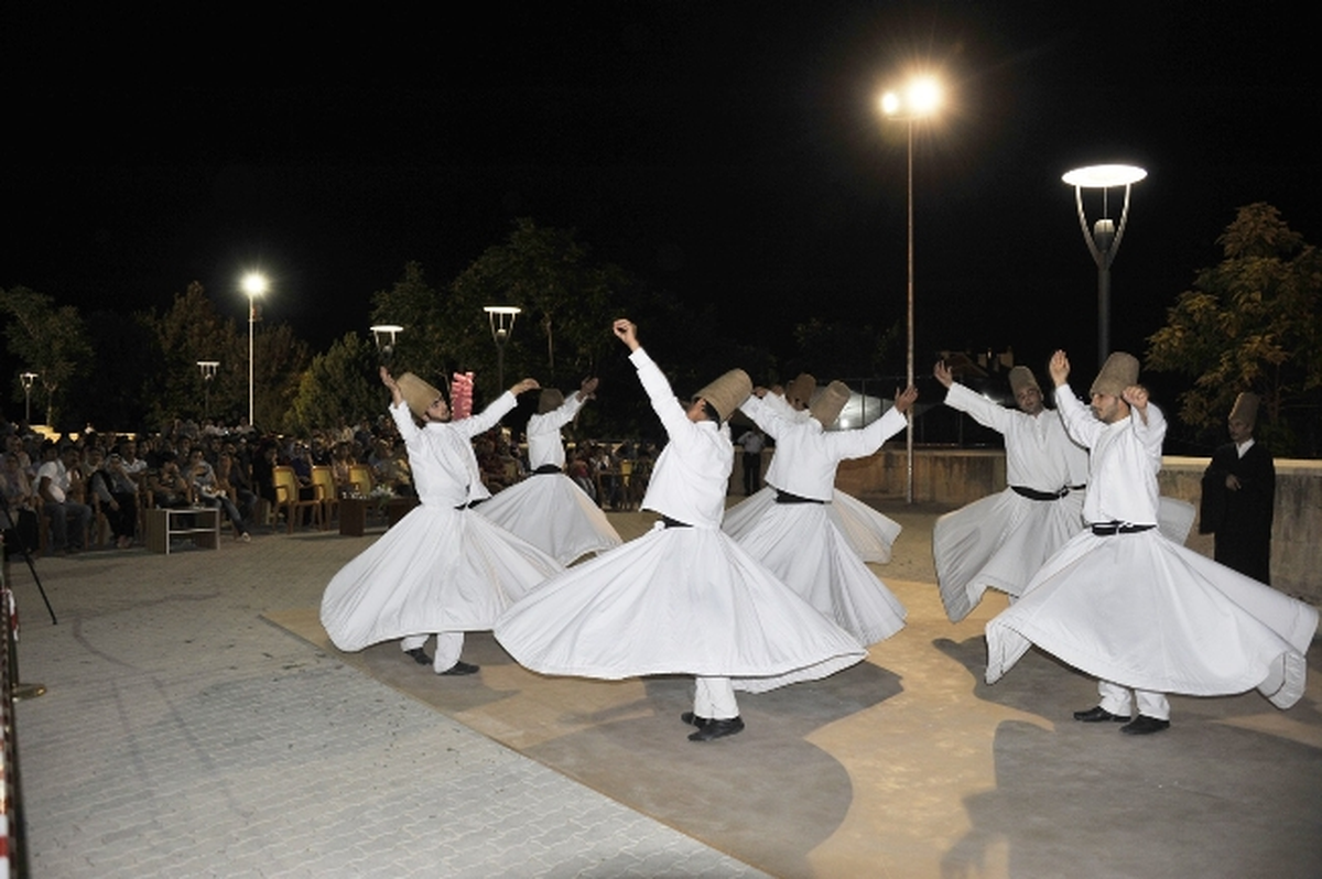 Karaman\'da Tasavvuf Müziği ve Sema Gösterisi