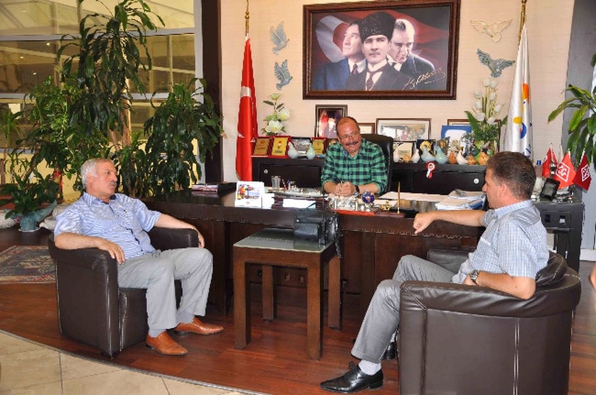 Kuşadası\'nın Yeni Emniyet Müdürü Mustafa Topal, Başkan Altungün\'ü Ziyaret Etti