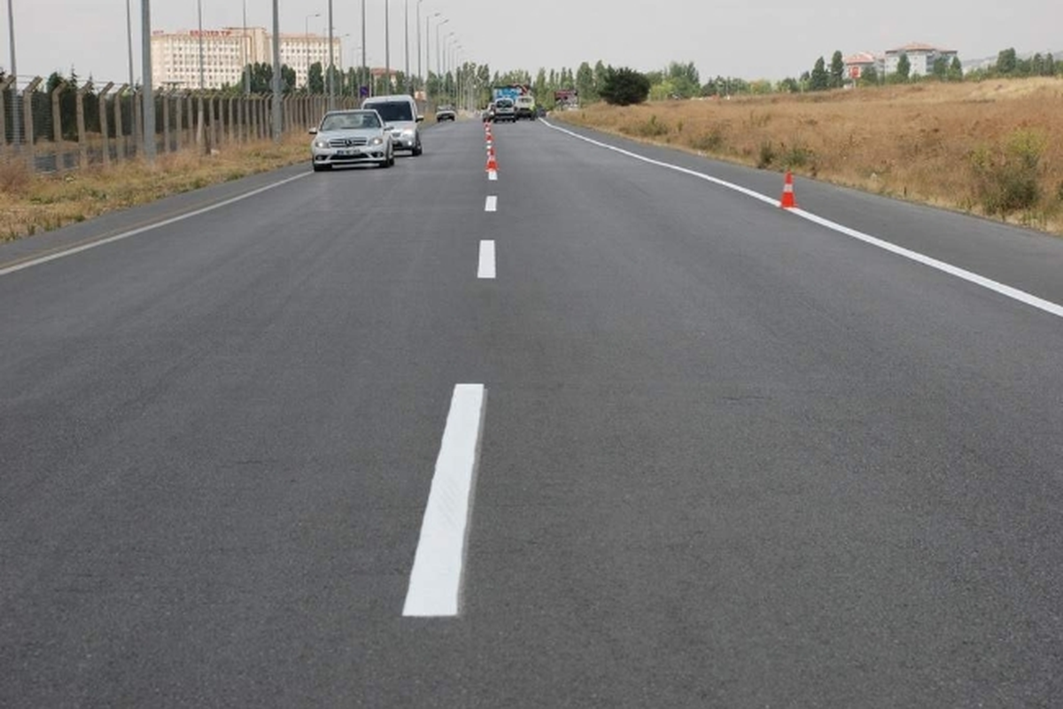 Melikgazi Belediyesi Yol Çizgilerini Yeniliyor