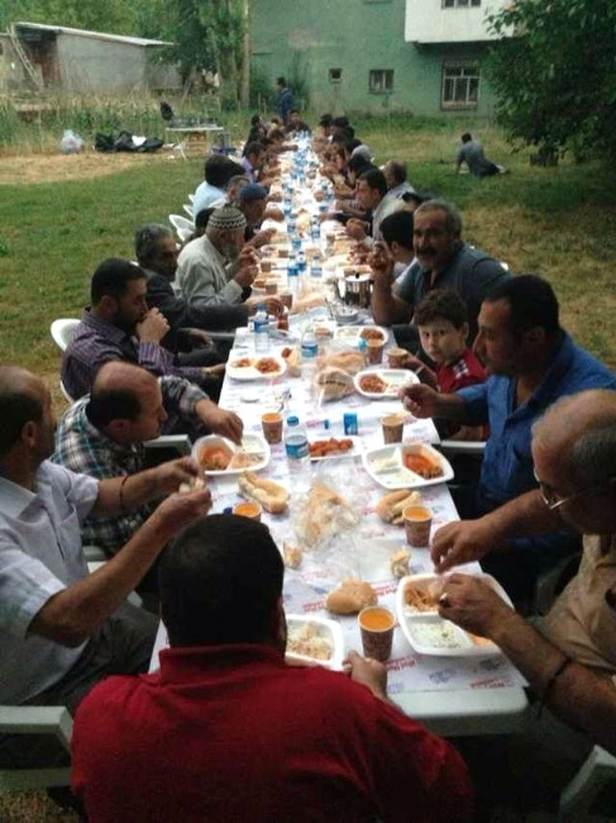 Olcay Ailesinden İftar Yemeği