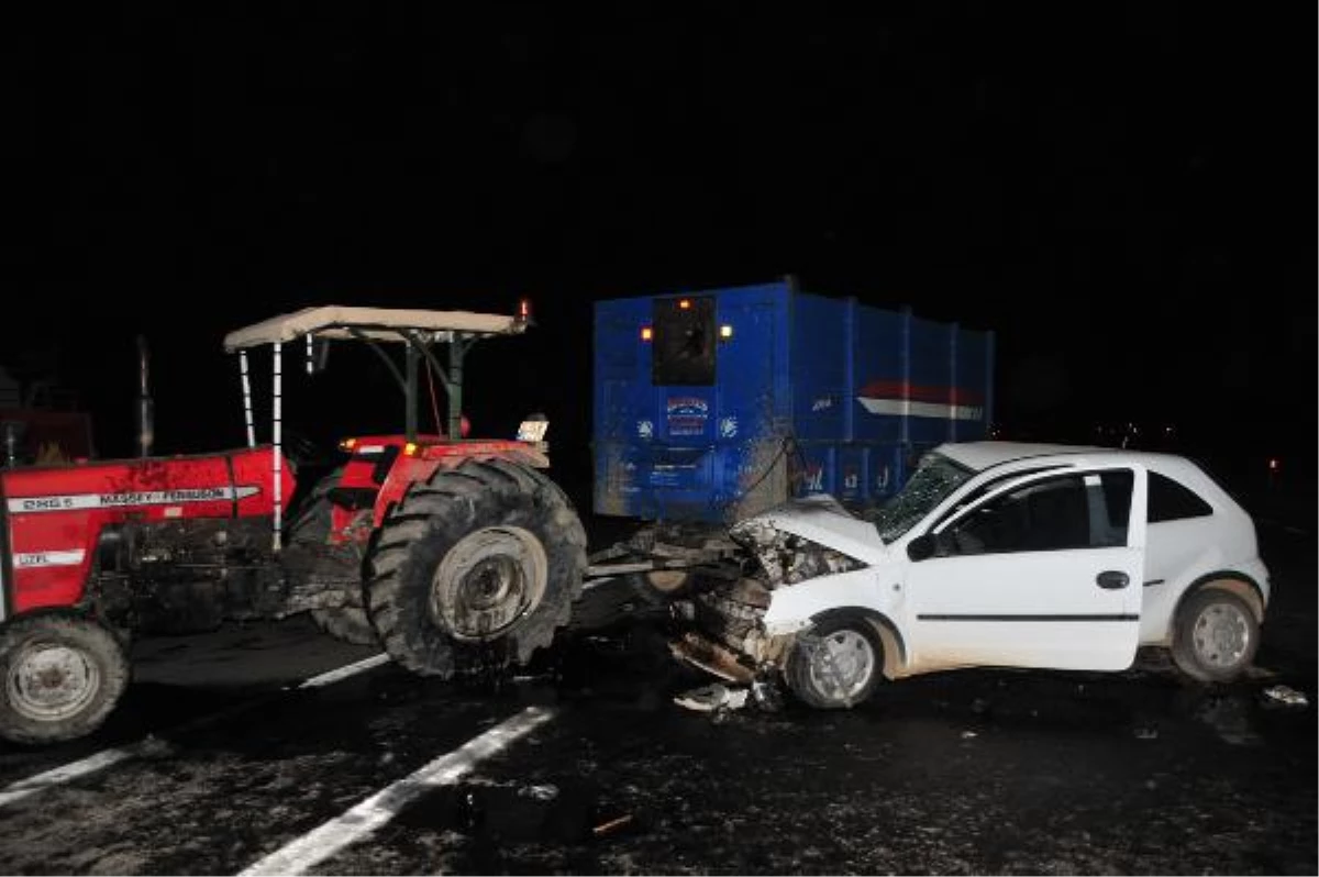 Otomobil Traktöre Çarptı, Nişanlı Kız Öldü