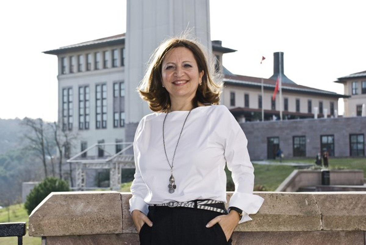 Prof. Dr. Ayşegül Özsomer\'e Tamer Çavuşgil Ödülü