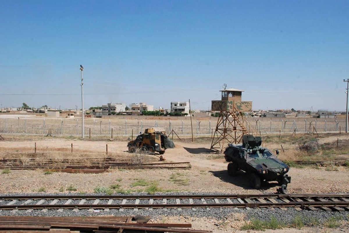 Pyd\'liler Çatıda Eğitim Aldı