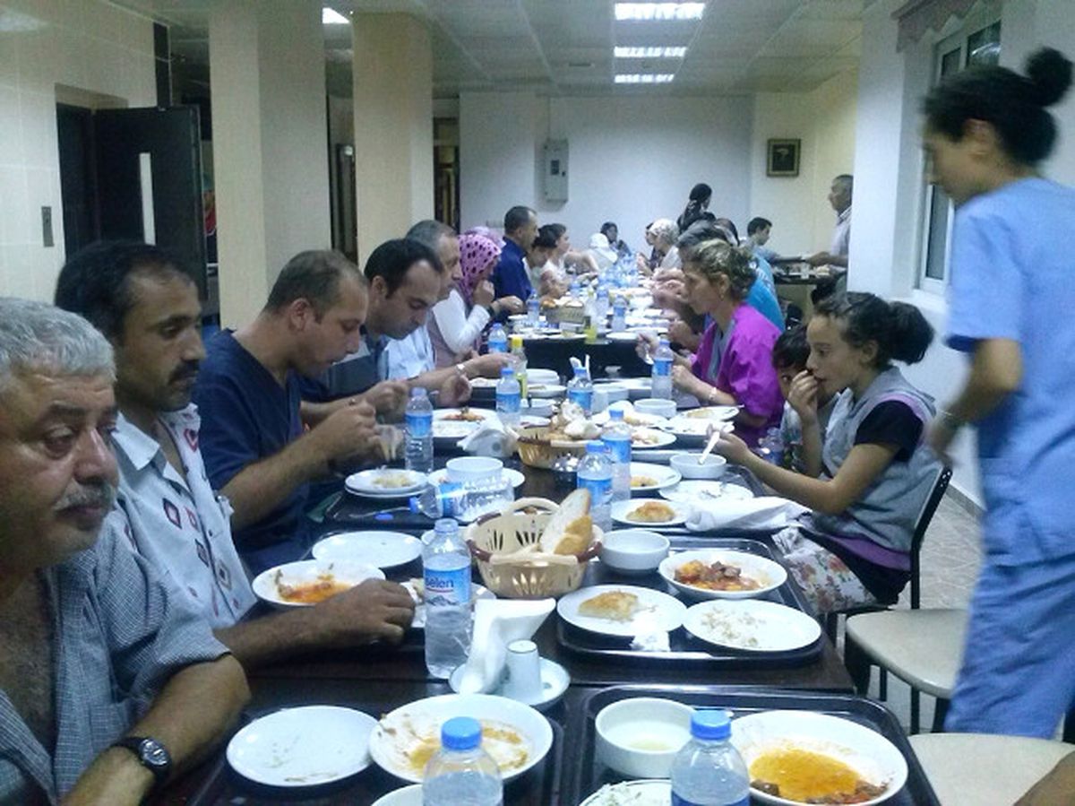 Refakatçilerle İftarda Buluştular