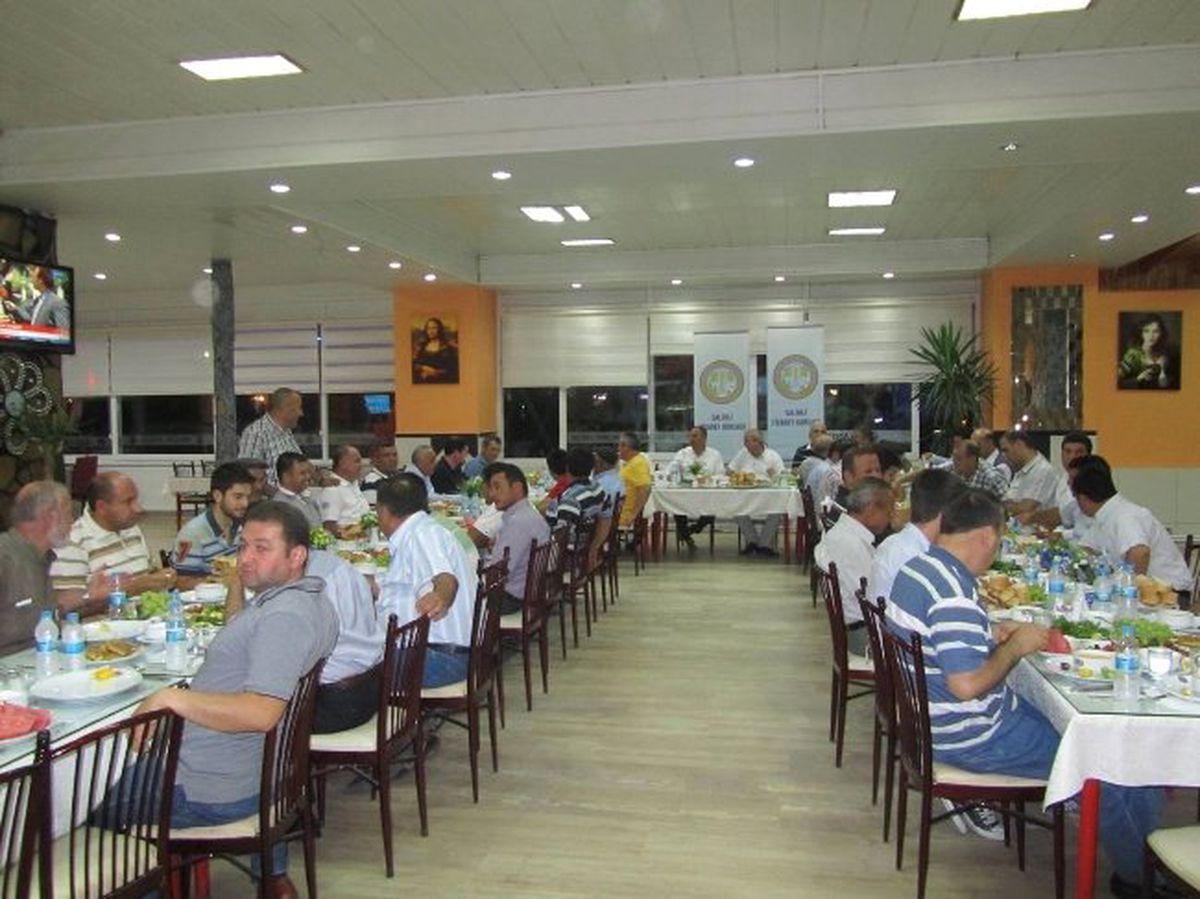 Salihli\'de Borsa Üyeleri İftarda Buluştu