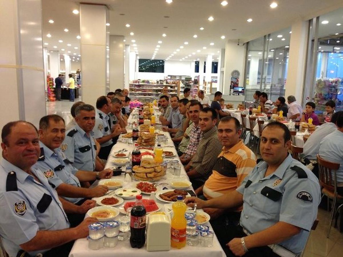 Sun-Ka\'dan Polislere İftar Yemeği