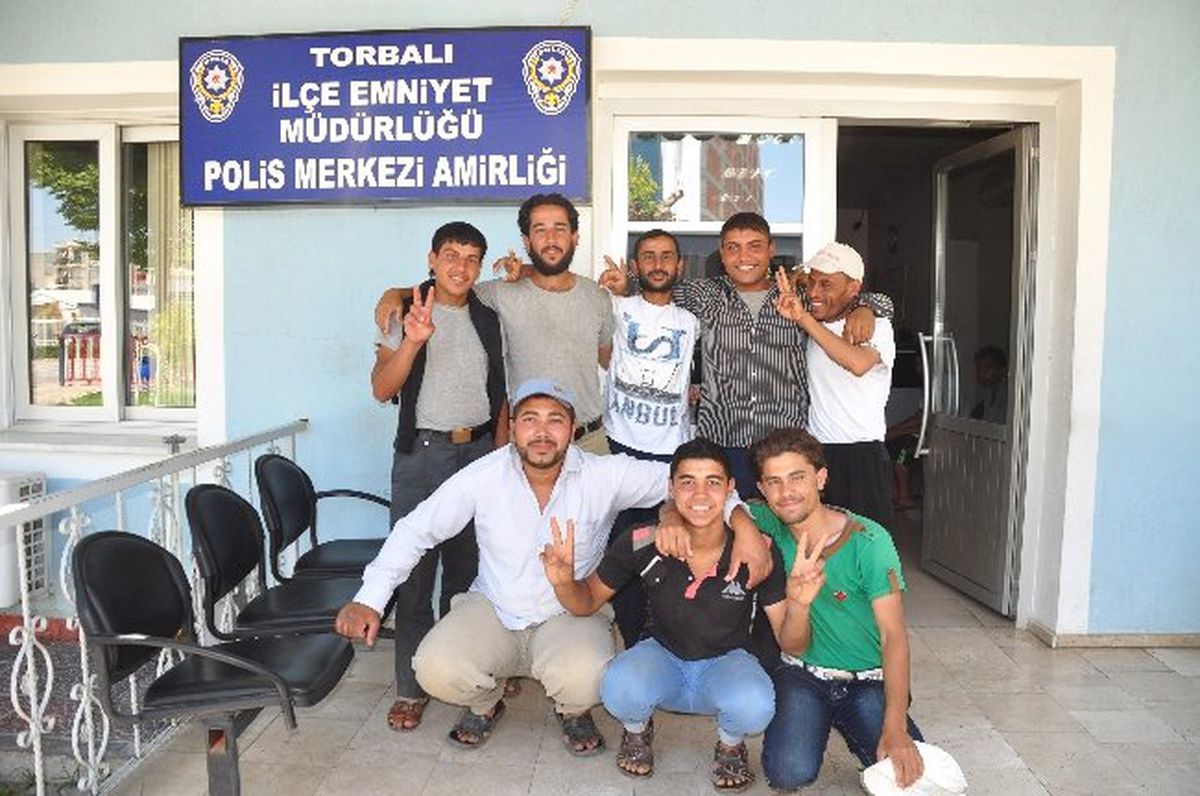 Suriyeli Mülteciler Torbalı\'da Camiye Sığındı