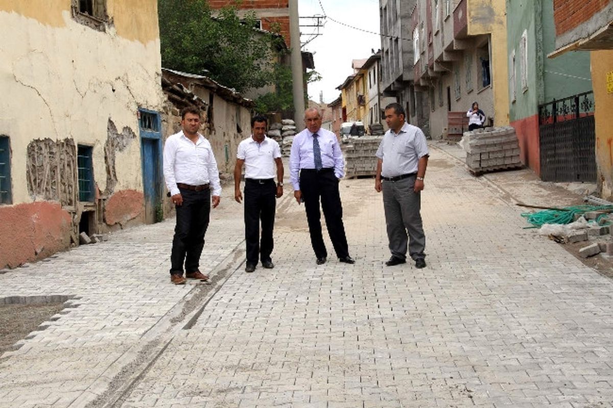 Suşehri Belediye Başkanı Sel, Parke Taşı Çalışmalarını İnceledi